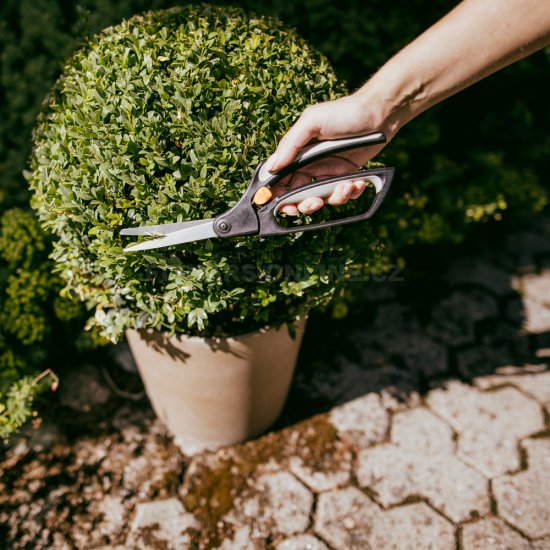 Nůžky na trávu Fiskars S50