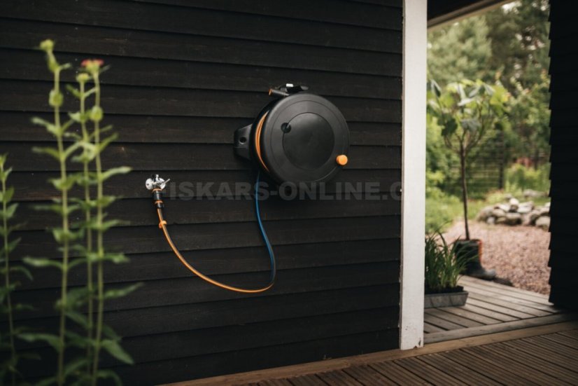 Buben s hadicí L Fiskars Solid 1/2" dosah 31,5 m