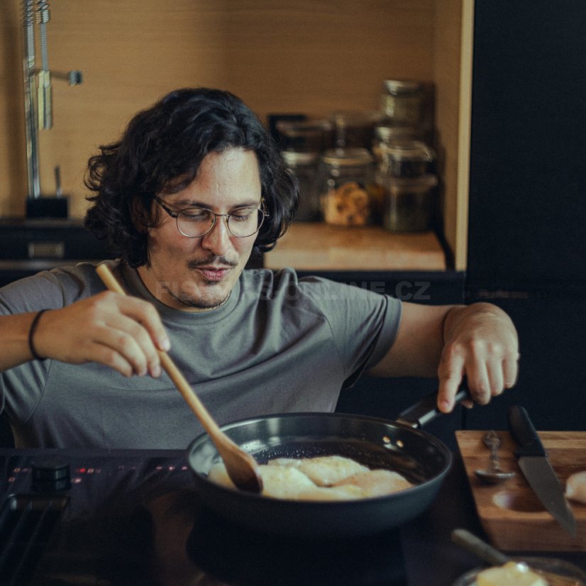 Pánev Fiskars Hard Face 28 cm