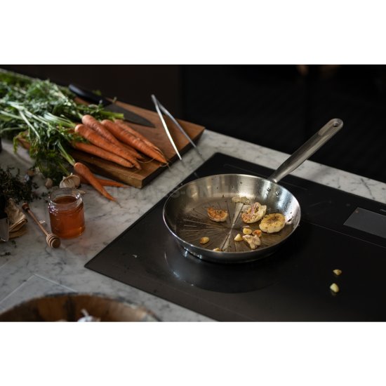 Panvica Fiskars All Steel Pure 28 cm