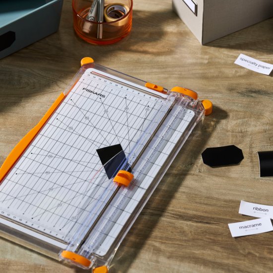Řezačka papíru Fiskars SureCut 1077980 A4