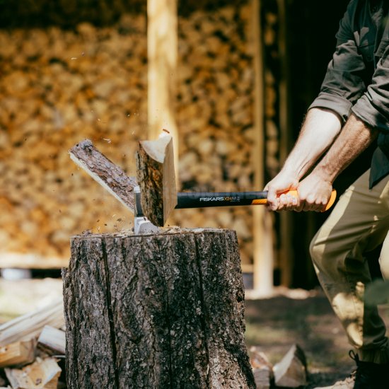 Štípací sekera Fiskars (M) X24