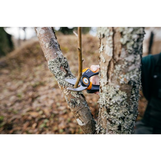 Dvoučepelové zahradní nůžky Fiskars X-series P921 (M)