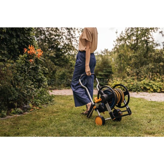 Zavlažovací bubon Fiskars Waterwheel XL manuálny s kolieskami