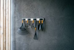 Zahradní nářadí Fiskars OneClick šetří místo při skladování