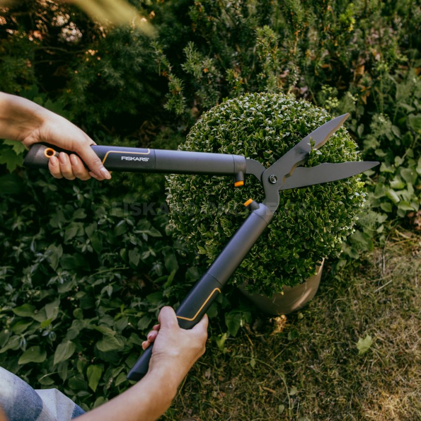 Nůžky na živý plot Fiskars, vlnité ostří HS22
