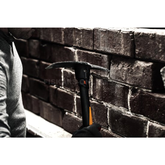 Malý krumpáč Fiskars IsoCore S