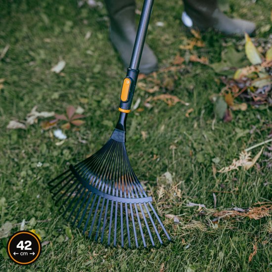 Kovové hrábě na listí Fiskars OneClick