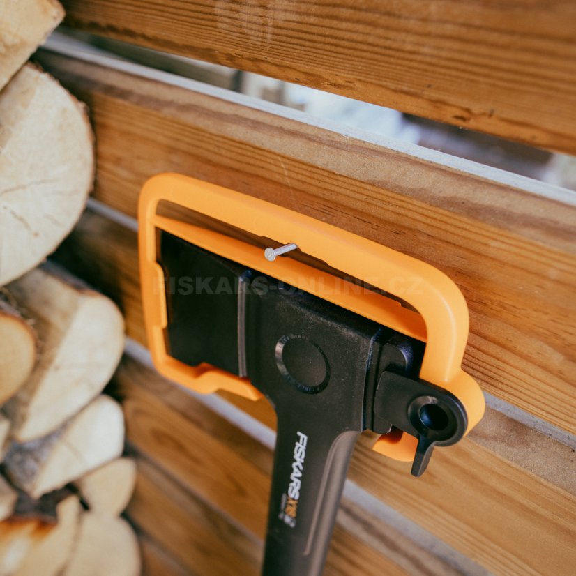 Set sekera Fiskars X14 + ostřič Xsharp