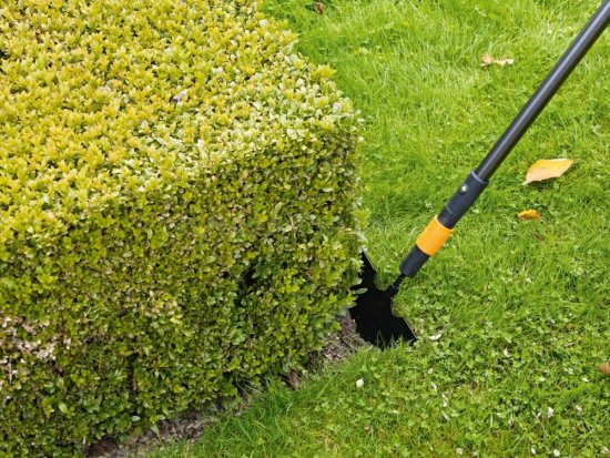 Nůž na okraje trávníků Fiskars QuikFit
