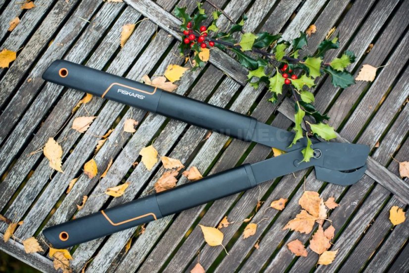 Dvouruční nůžky Fiskars SingleStep L28