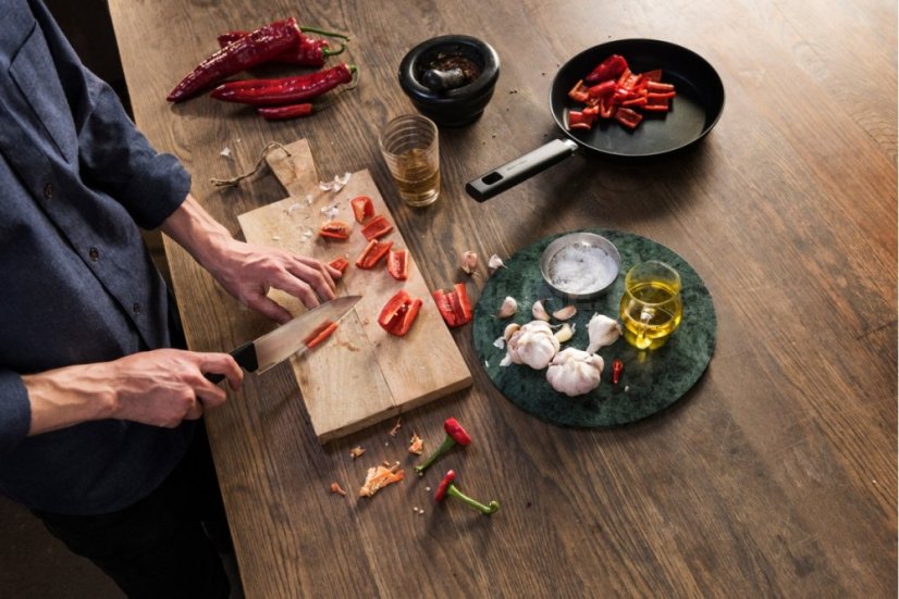 Kuchařský nůž Fiskars Hard Edge 17 cm