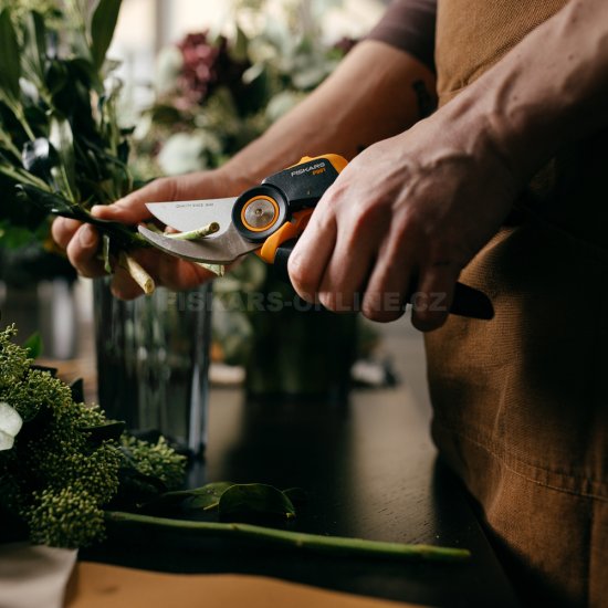 Dvoučepelové zahradní nůžky Fiskars X-series P961 (L)