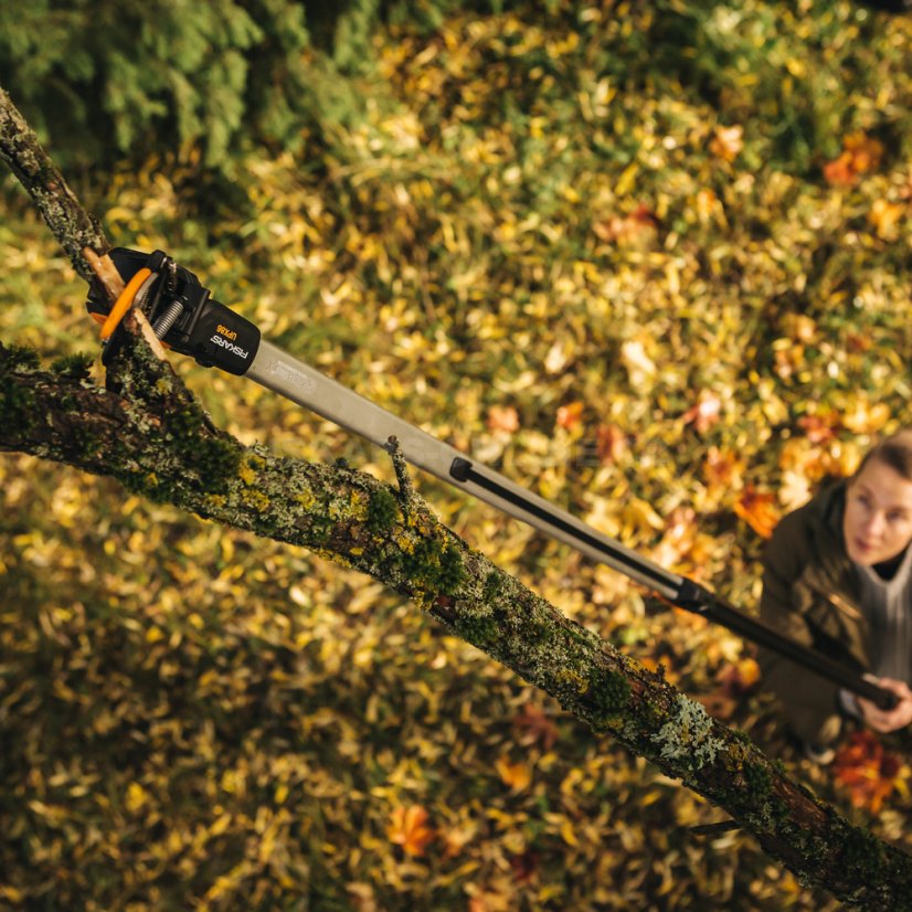 Univerzální teleskopické zahradní nůžky Fiskars UPX86