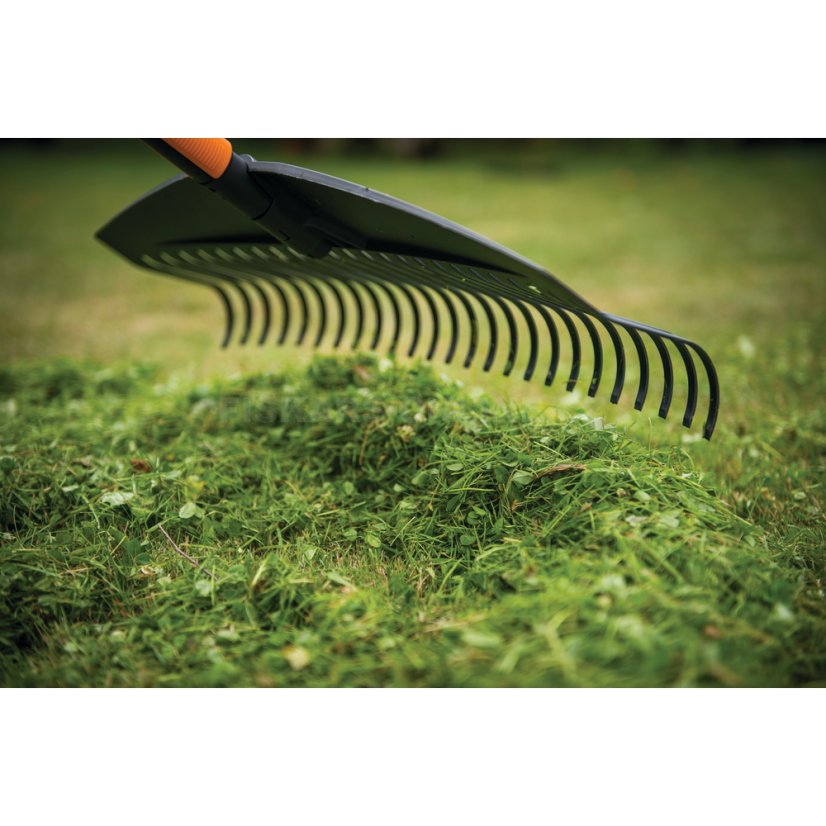 Široké hrábě na listí Fiskars QuikFit