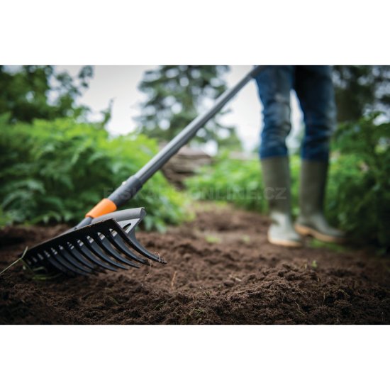 Univerzální hrábě Fiskars QuikFit