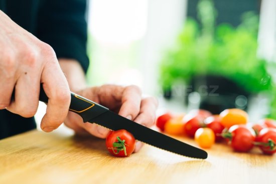 Raňajkový nôž Fiskars Edge