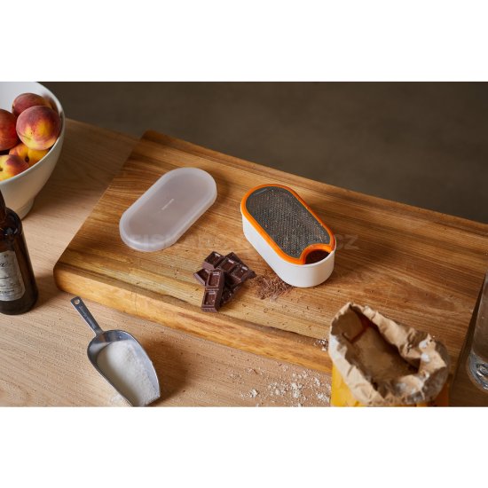 Struhadlo s miskou Fiskars Functional Form