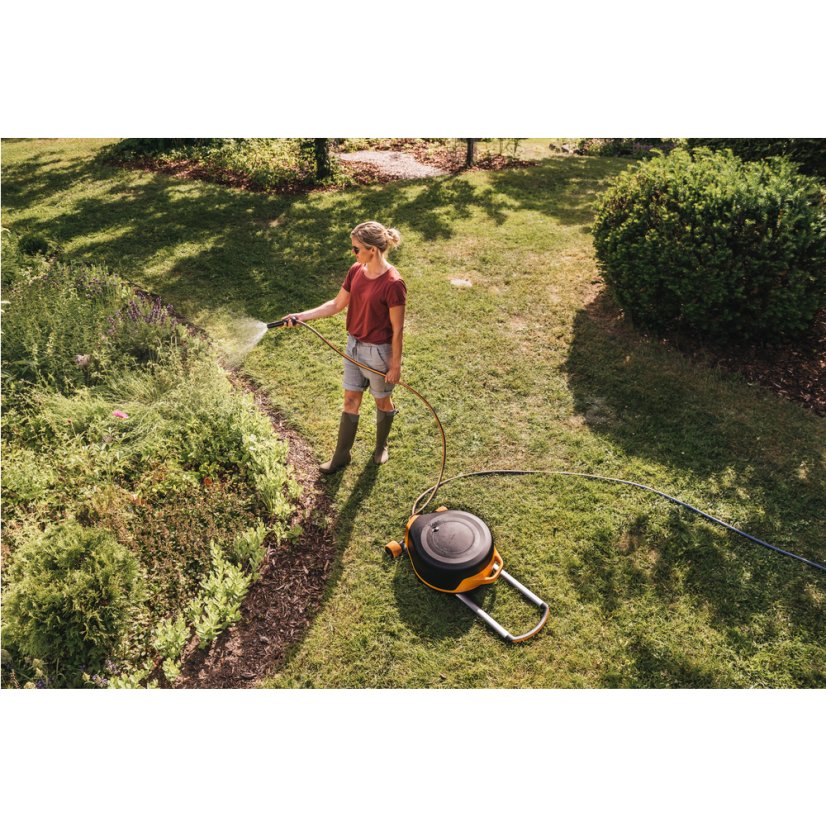 Automatický zavlažovací buben Fiskars XL s hadicí 1/2" dosah 27 m