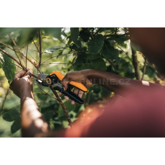 Jednočepeľové záhradné nožnice Fiskars Plus P741