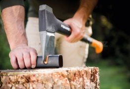 Set sekera Fiskars X28 + ostřič Xsharp