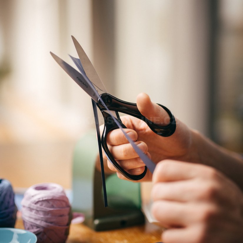 Školní nůžky Fiskars 18 cm (12+), černé