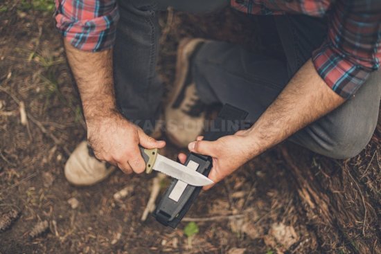 Nůž s křesadlem a pouzdrem Gerber Ultimate Survival