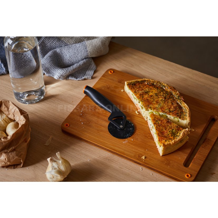 Kráječ na pizzu Fiskars
