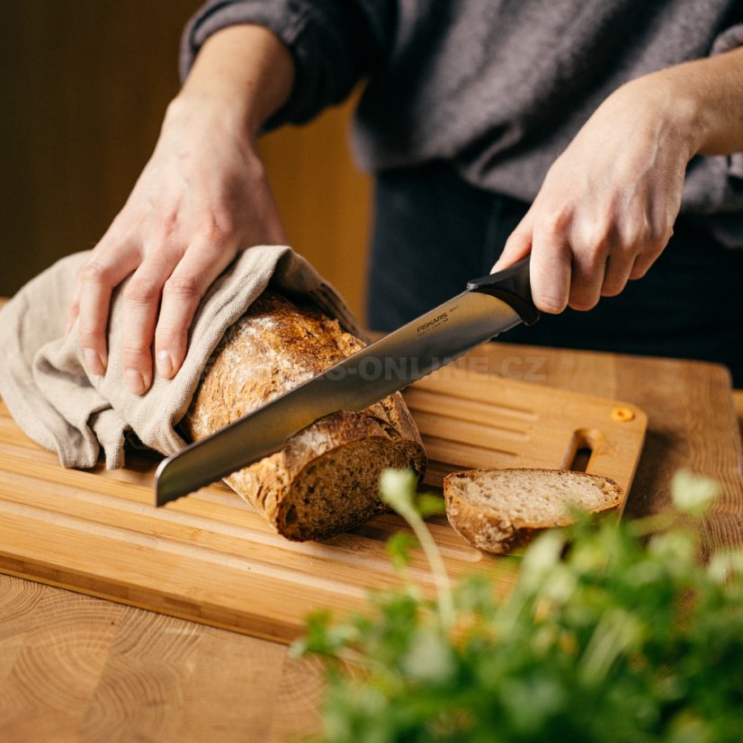 Nůž na chléb a pečivo Fiskars Essential