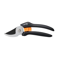 Dvojčepeľové záhradné nožnice Fiskars Solid P121