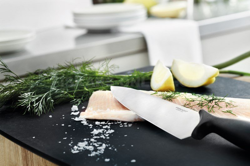 Kuchařský nůž Fiskars Essential