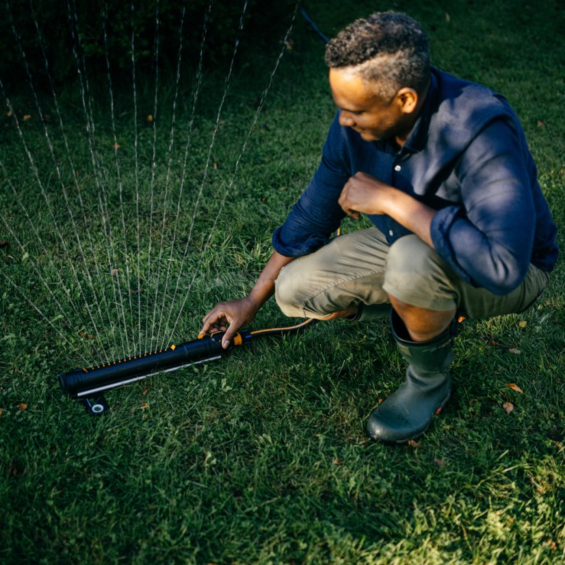 Oscilující zavlažovač Fiskars X-Series M 1070832