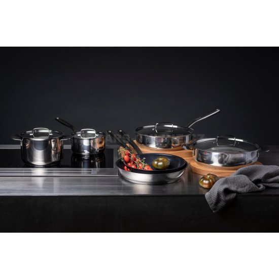 Hrniec Fiskars All Steel s pokrievkou 3,0 l