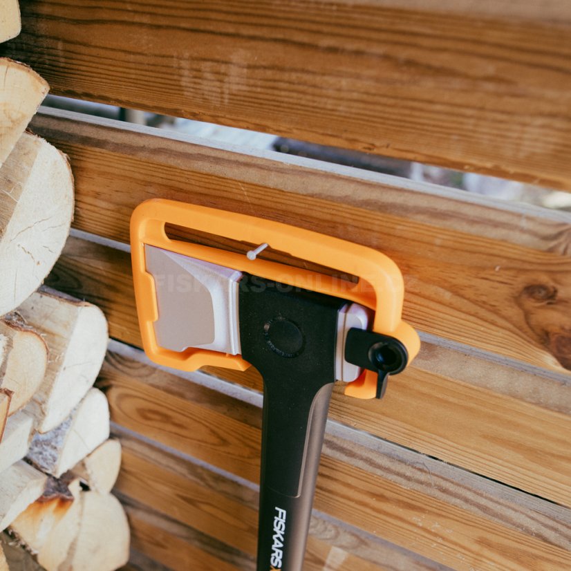 Set sekera Fiskars X28 + univerzální nůž
