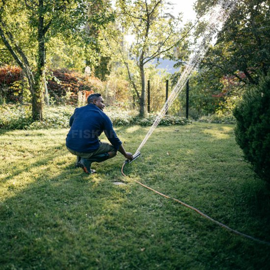 Oscilujúci zavlažovač Fiskars X-Series L 1070831