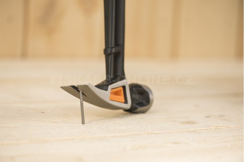 Kladivo Fiskars tesařské L