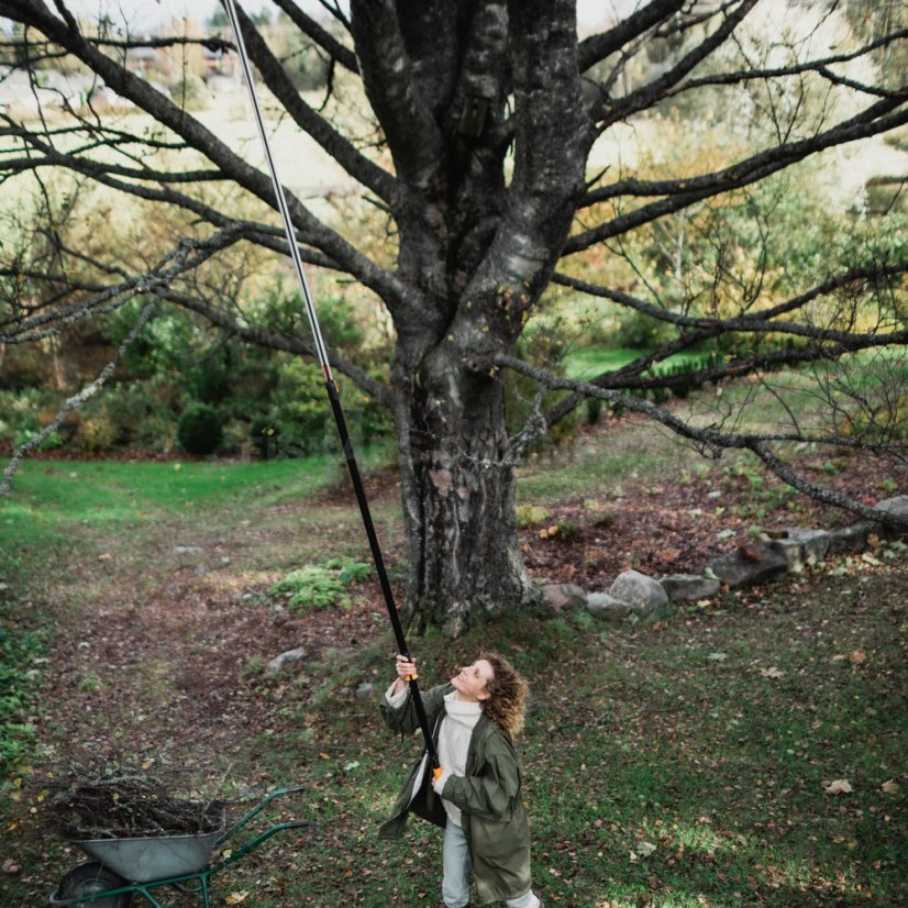 Univerzální teleskopické zahradní nůžky Fiskars UPX86