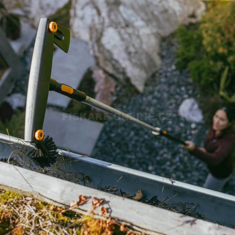 Teleskopická násada Fiskars OneClick L