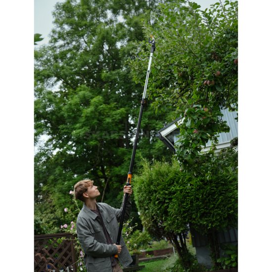 Teleskopické zahradní nůžky Fiskars DualAction UPX96