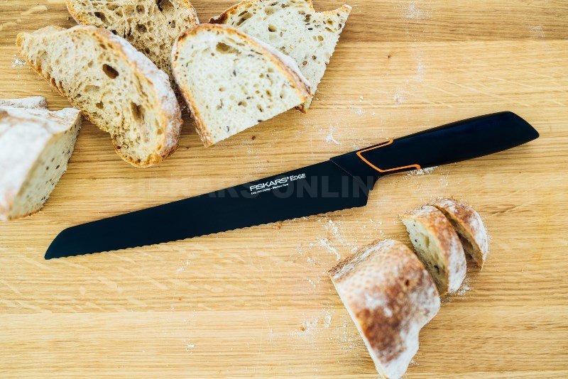 Nůž na chléb Fiskars Edge