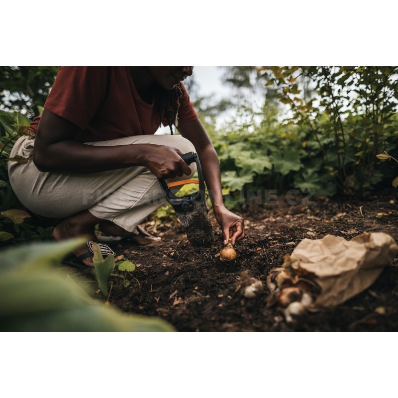 Sazeč cibulovin Fiskars Solid