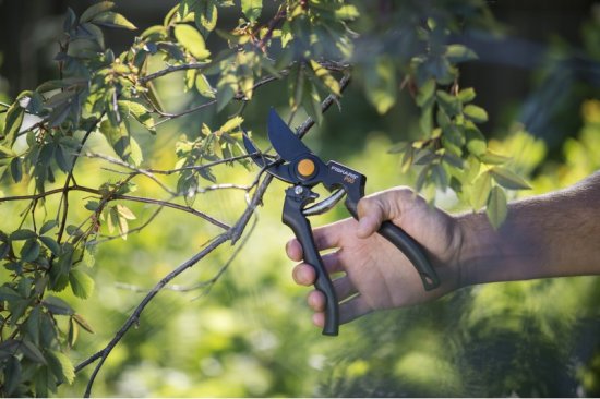 Profesionálne záhradné nožnice Fiskars P90