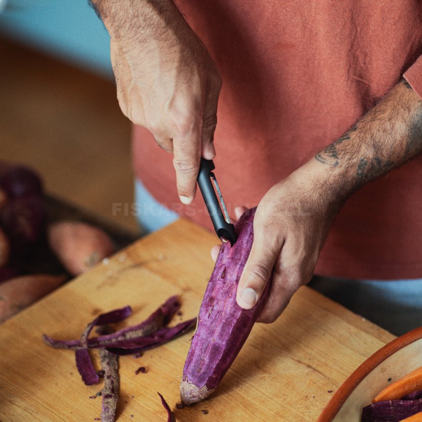 Otočná škrabka na zeleninu Fiskars Functional Form