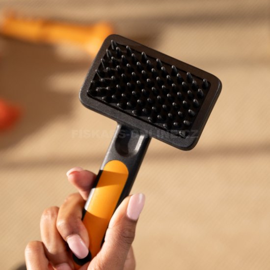 Masážní kartáč Fiskars