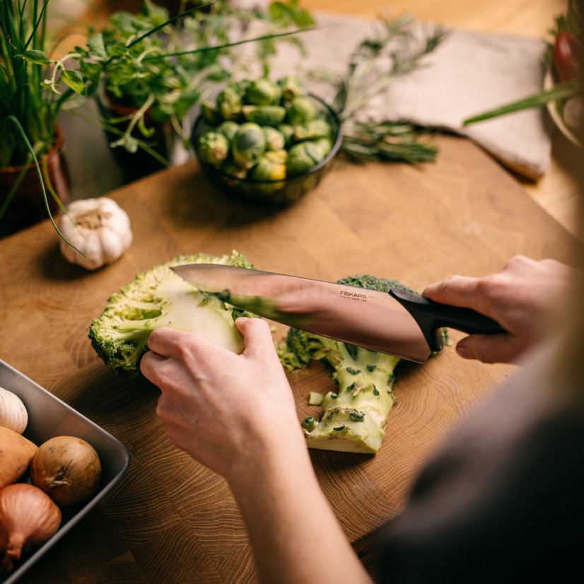 Kuchařský nůž Fiskars Essential