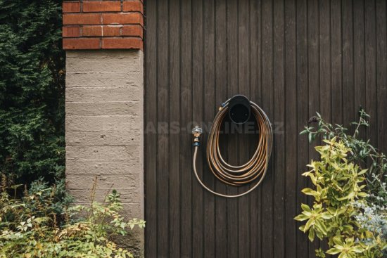 Súprava zavlažovacej hadice Fiskars 1/2" 15 m, odolnosť Q4 s držiakom