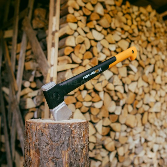 Štípací sekera Fiskars (S) X24