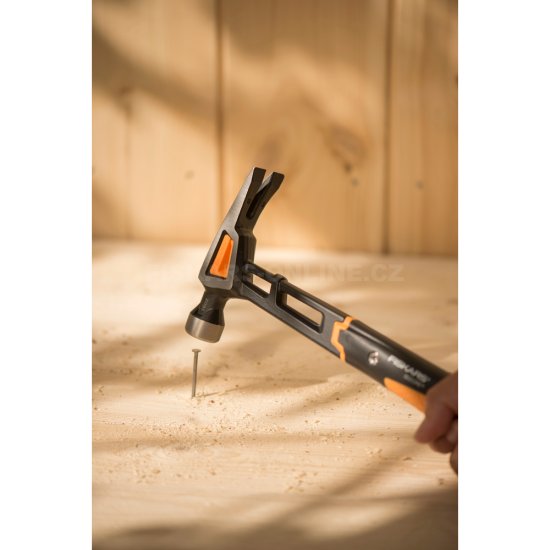 Kladivo Fiskars tesařské M