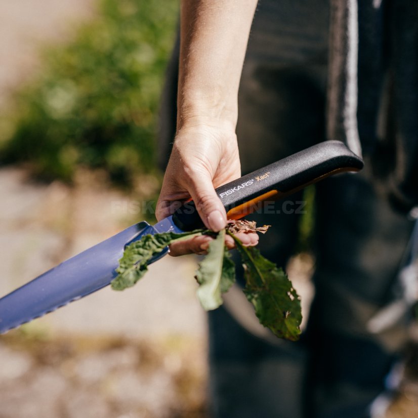 Vypichovák plevele Fiskars Xact™