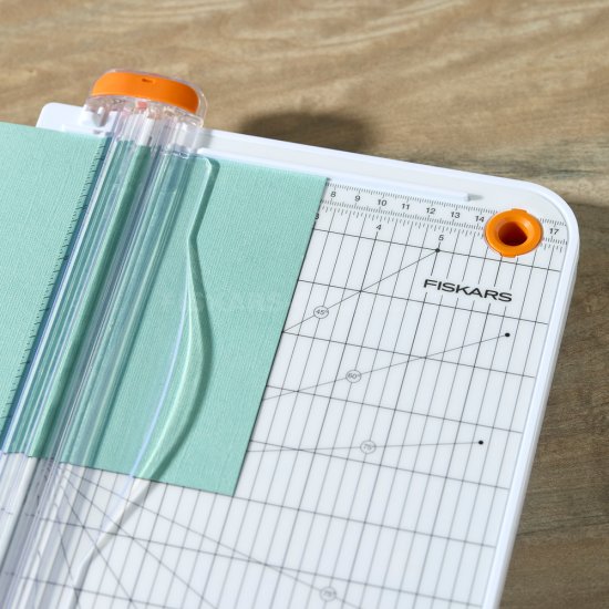 Rezačka papiera Fiskars SureCut 1077981 A4